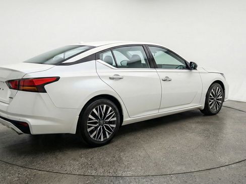 Used 2025 Nissan Altima 2.5 SV FWD image 9