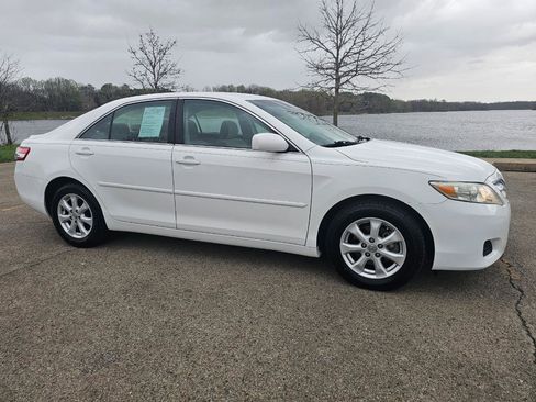 Used 2011 Toyota Camry LE w/ LE Extra-Value Pkg image 3