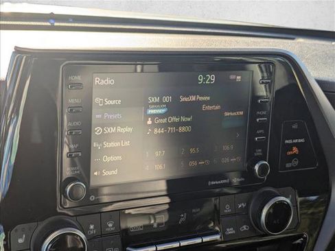 Used 2021 Toyota Highlander XLE image 14