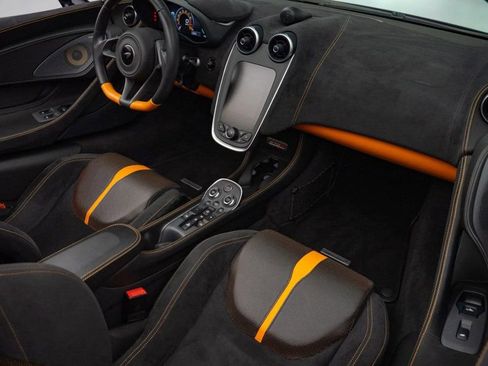Used 2019 McLaren 570S Spider RWD image 4