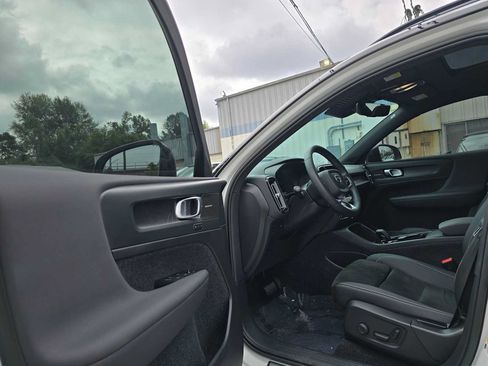 Certified 2023 Volvo XC40 Recharge Ultimate w/ Protection Package Premier AWD/4WD image 19