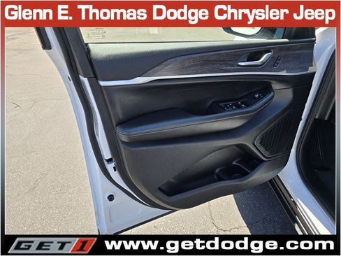 Certified 2023 Jeep Grand Cherokee Limited w/ Luxury Tech Group II image 22