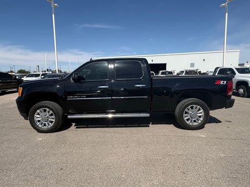 Used 2013 GMC Sierra 2500 Denali w/ Suspension Package, Off-Road AWD/4WD image 2