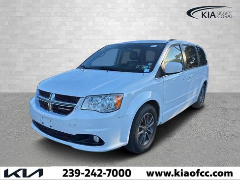 Used 2017 Dodge Grand Caravan SXT image 1