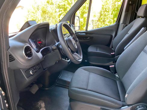 Used 2025 Mercedes-Benz Sprinter 2500 image 30