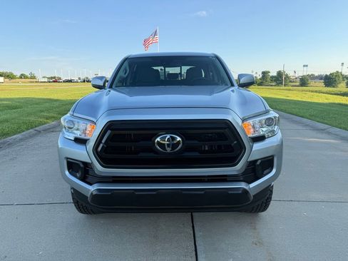 Used 2022 Toyota Tacoma SR w/ SR Convenience Package RWD image 9