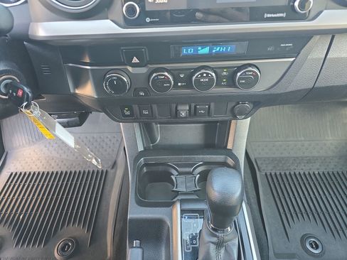 Used 2022 Toyota Tacoma SR5 w/ Technology Package AWD/4WD image 24