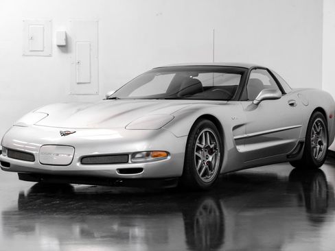 Used 2004 Chevrolet Corvette Z06 w/ Memory Package RWD image 6