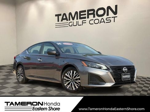 Used 2025 Nissan Altima 2.5 SV FWD image 1
