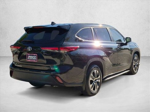 Used 2023 Toyota Highlander XLE FWD image 5