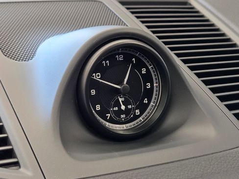 New 2026 Porsche Macan Base image 20