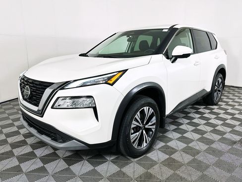 Used 2021 Nissan Rogue SV image 7