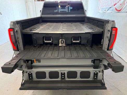 Used 2024 GMC Sierra 2500 AT4 w/ AT4 Preferred Package AWD/4WD image 4