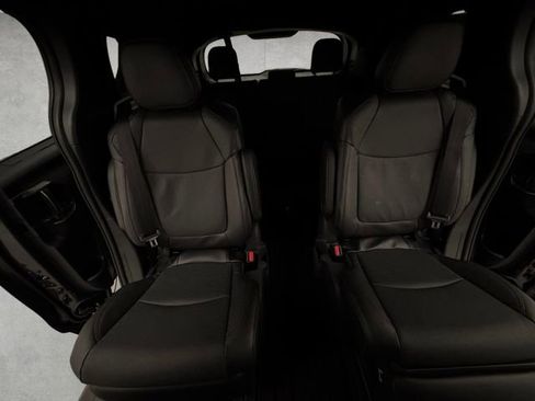 Used 2025 Toyota Sienna Limited image 22
