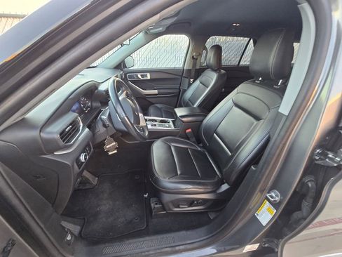 Used 2022 Ford Explorer XLT w/ Equipment Group 202A image 10