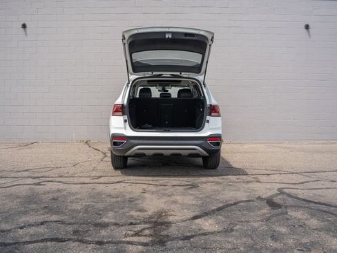 Used 2024 Volkswagen Taos SE w/ Panoramic Sunroof Package AWD/4WD image 14