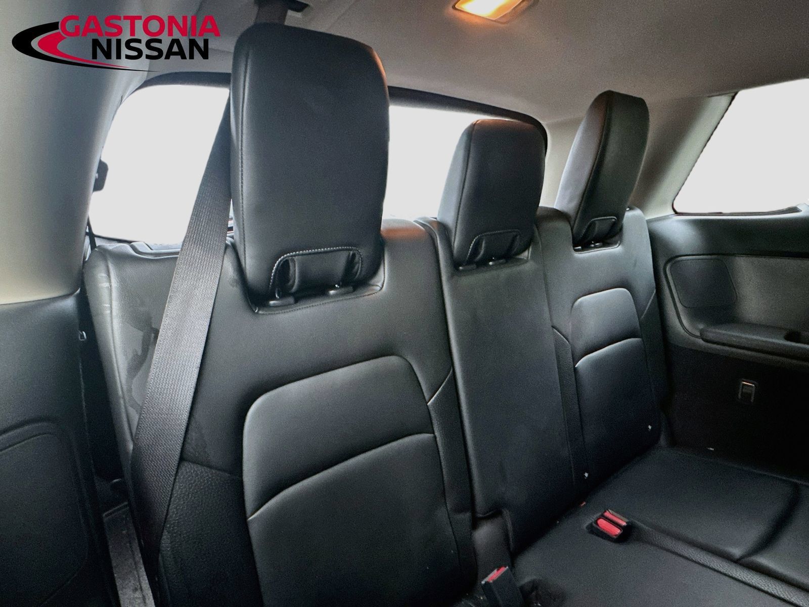 Used 2022 Nissan Pathfinder SL w/ Lighting Package (N92) FWD image 36