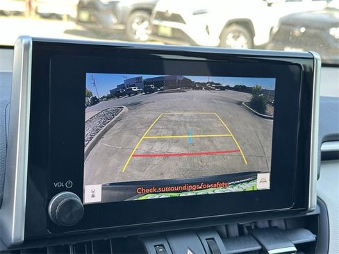 Used 2023 Toyota RAV4 XLE Premium image 18