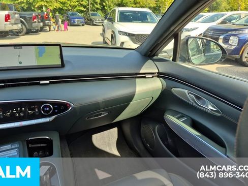 Used 2023 Genesis GV70 2.5T w/ Advanced Package image 27