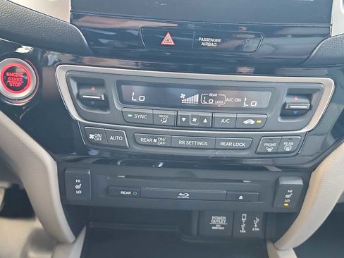 Used 2018 Honda Pilot Touring image 21