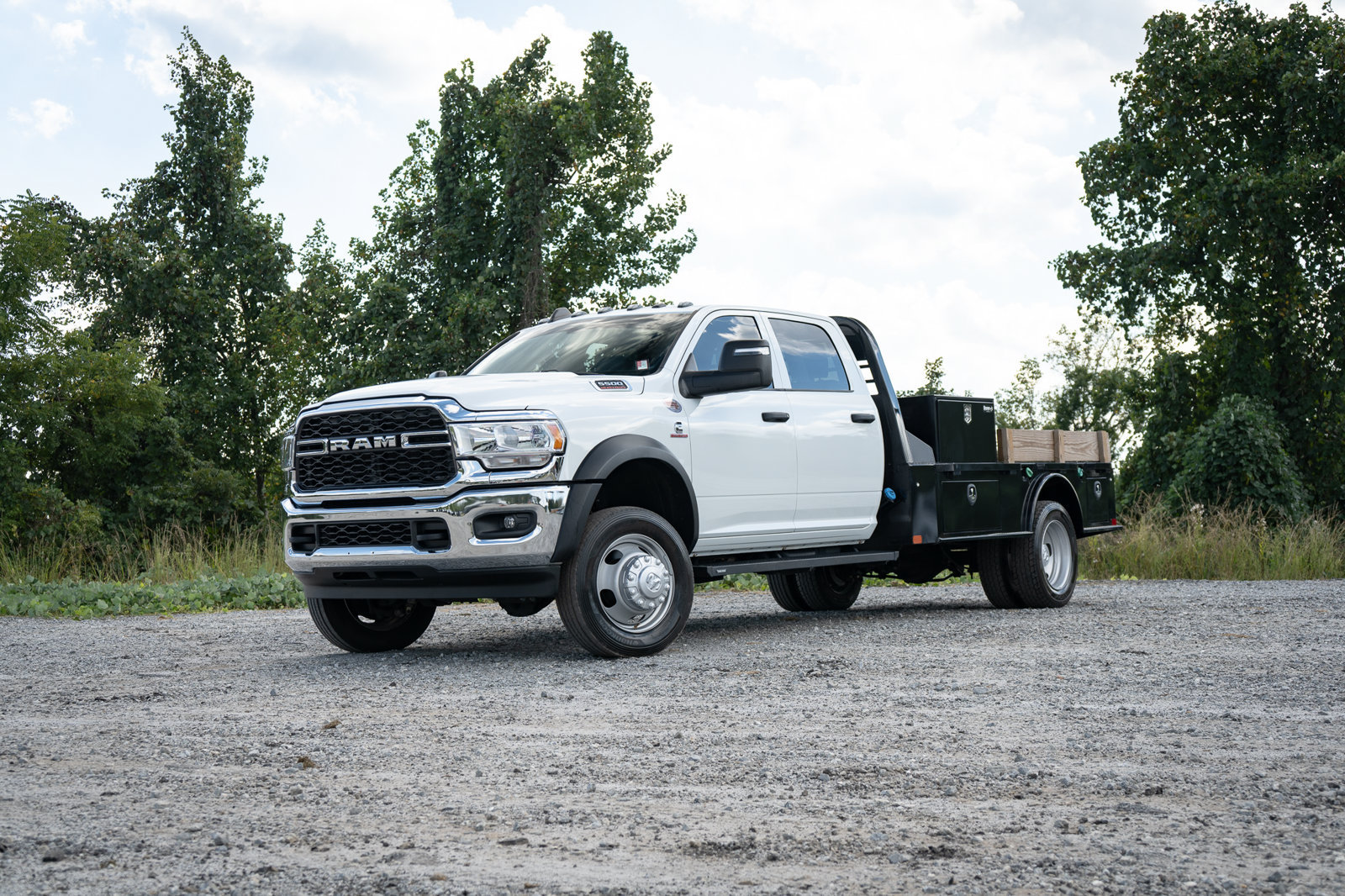 Used 2024 RAM 5500 Tradesman w/ Chrome Appearance Group AWD/4WD image 1