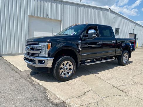 Used 2017 Ford F250 Lariat w/ Lariat Ultimate Package AWD/4WD image 4