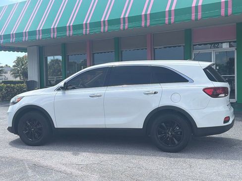 Used 2019 Kia Sorento FWD image 2