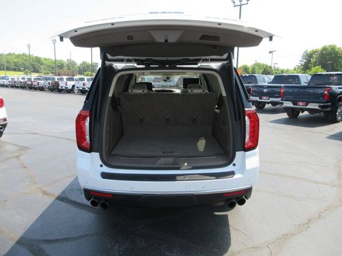 Used 2021 GMC Yukon XL Denali w/ Denali Ultimate Package AWD/4WD image 8