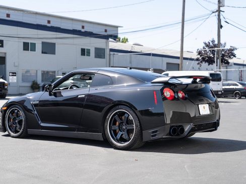 Used 2013 Nissan GT-R Black Edition AWD/4WD image 9