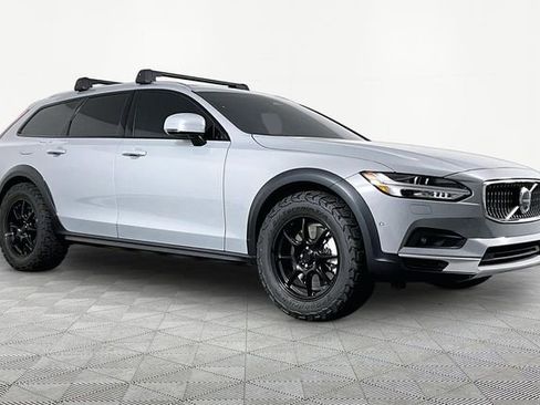 Used 2025 Volvo V90 B6 Cross Country Plus w/ Protection Package Premier AWD/4WD image 3