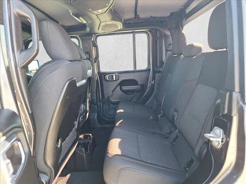 Used 2025 Jeep Gladiator Mojave image 15