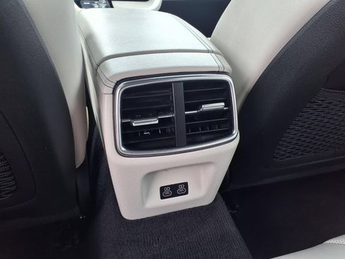 Used 2024 Genesis G70 2.5T AWD/4WD image 13