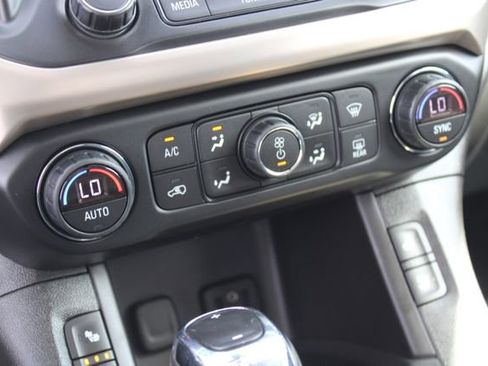 Used 2017 GMC Acadia Denali w/ Technology Package AWD/4WD image 18