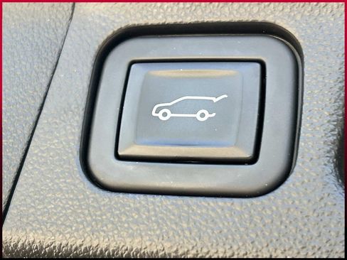 Used 2022 GMC Acadia SLE w/ Driver Convenience Package FWD image 15