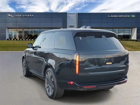 New 2025 Land Rover Range Rover SE image 2