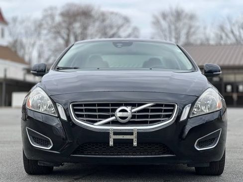 Used 2013 Volvo S60 T5 FWD image 2
