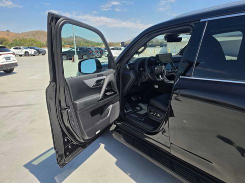 Used 2026 Lexus LX 600 F Sport AWD/4WD image 19