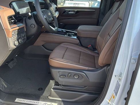 New 2026 Chevrolet Suburban High Country image 13