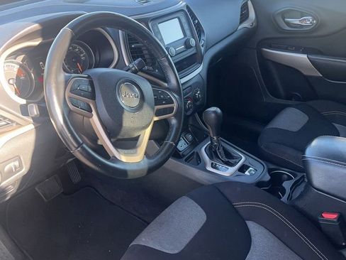 Used 2017 Jeep Cherokee Altitude image 5