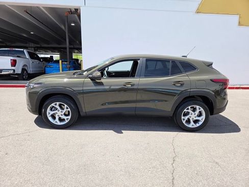 Certified 2024 Chevrolet Trax LS w/ LS Convenience Package FWD image 3