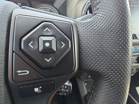 Used 2021 Toyota Tacoma TRD Off-Road w/ Technology Package AWD/4WD image 18