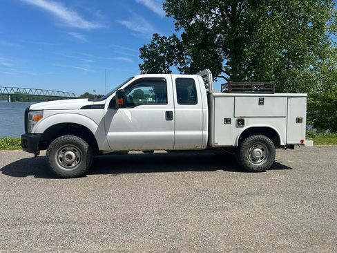 Used 2016 Ford F250 XL w/ Power Equipment Group AWD/4WD image 2
