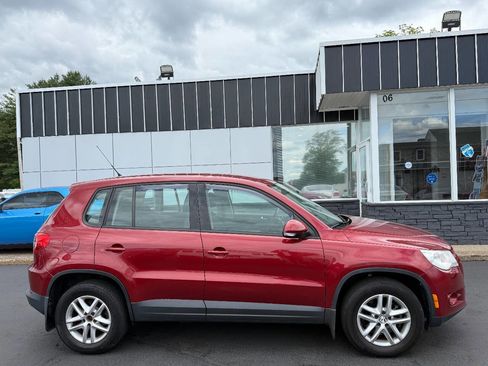 Used 2011 Volkswagen Tiguan S image 7