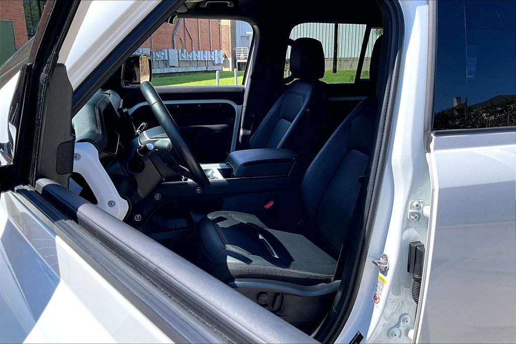 Used 2025 Land Rover Defender 110 S AWD/4WD image 33