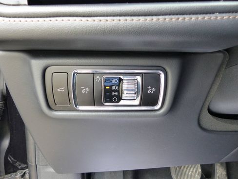 Used 2025 Lincoln Aviator AWD image 21