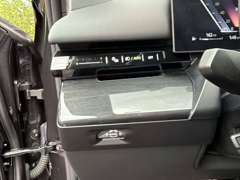 Certified 2026 BMW 530i RWD image 31