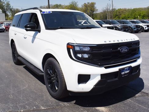 Certified 2025 Ford Expedition Active AWD/4WD image 14