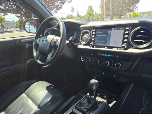 Certified 2021 Toyota Tacoma TRD Off-Road w/ TRD Premium Off Road Package AWD/4WD image 10