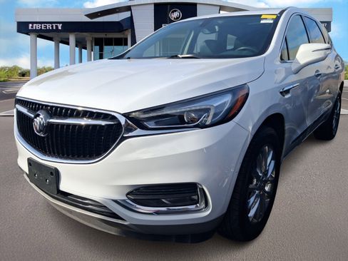 Used 2020 Buick Enclave Essence w/ Sound and Sites Package image 4