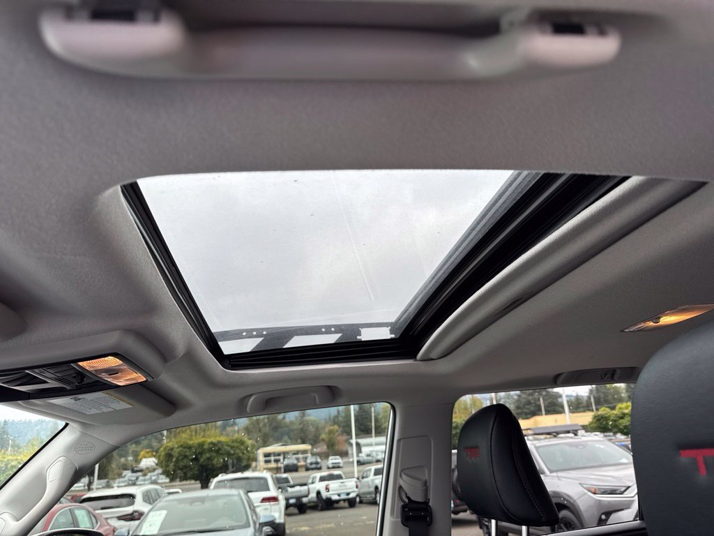 Used 2022 Toyota 4Runner TRD Off-Road Premium w/ Moonroof Package AWD/4WD image 5